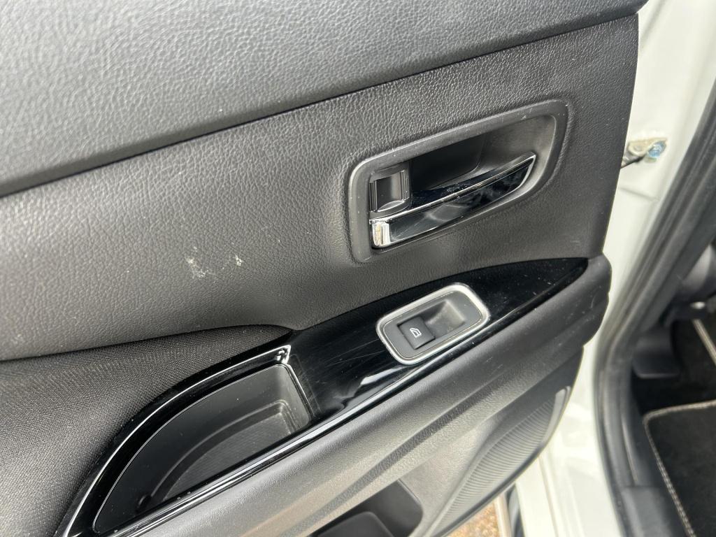 Mitsubishi Outlander 2.4 phev pure+