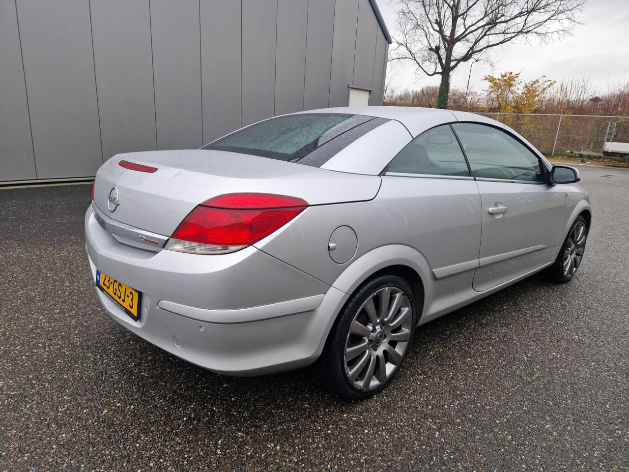 Opel Astra TwinTop 2.0 T Cosmo