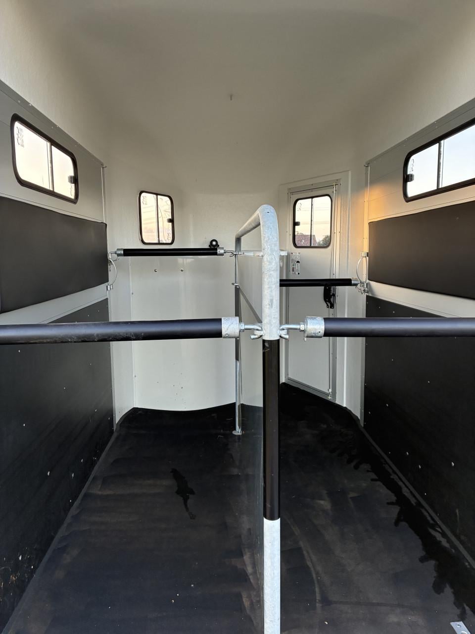 Als nieuwe  Cheval Liberte Gold 3 met zadelkamer, klep/deur en camera