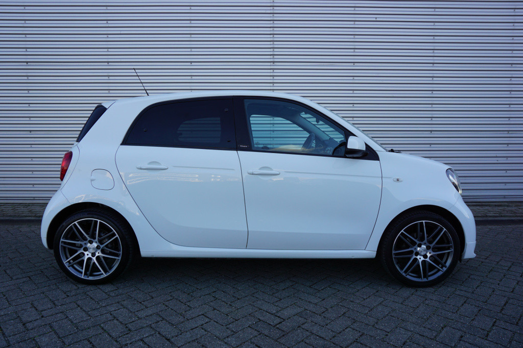 Smart Forfour 1.0 t brabus automaat panoramadak / navi / cruise / camera / 