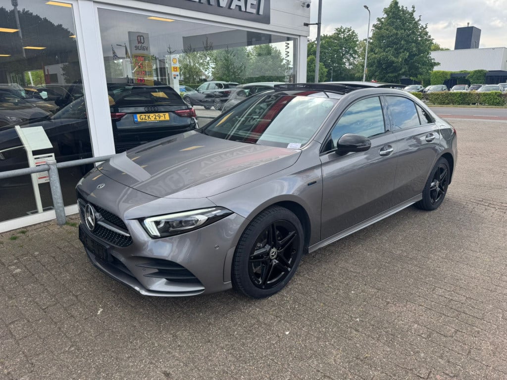 Mercedes-Benz A-Klasse 250 e business solution amg limited