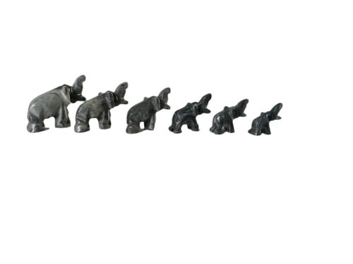 Set van 7 onyx olifantjes.