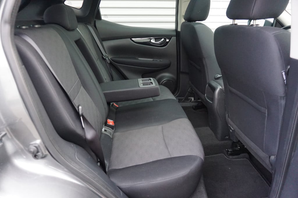 Nissan Qashqai 1.2 connect edition automaat climate / navi / 360 camera / c