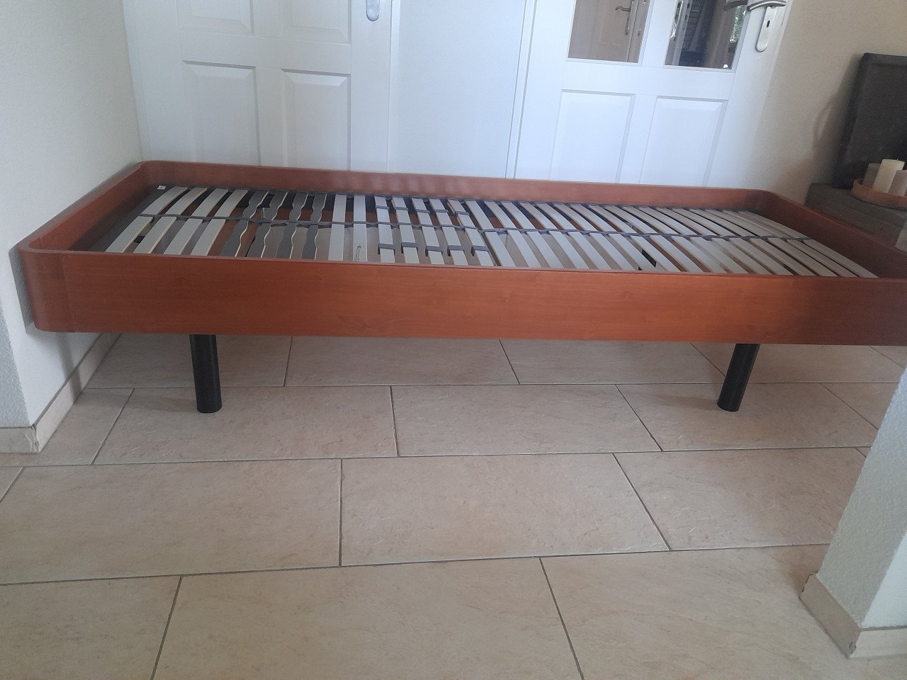 1 Persoons bed 90 x 220 ( in goede nette staat)