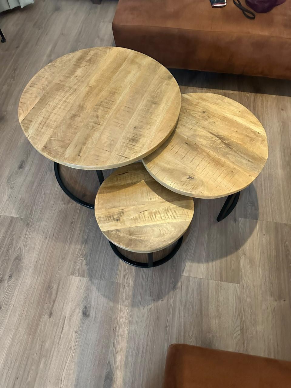 Mooie ronde eethoek + bijzet tafels