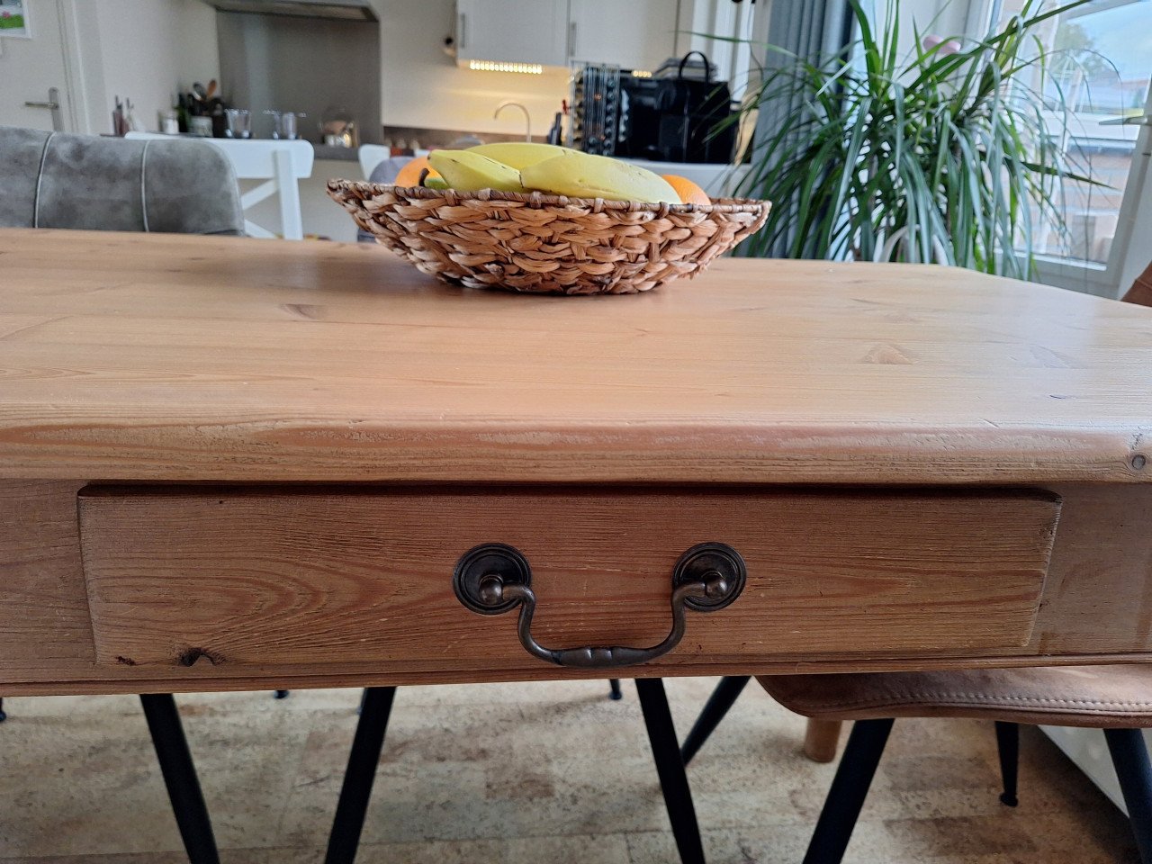 Te koop: grenen eettafel