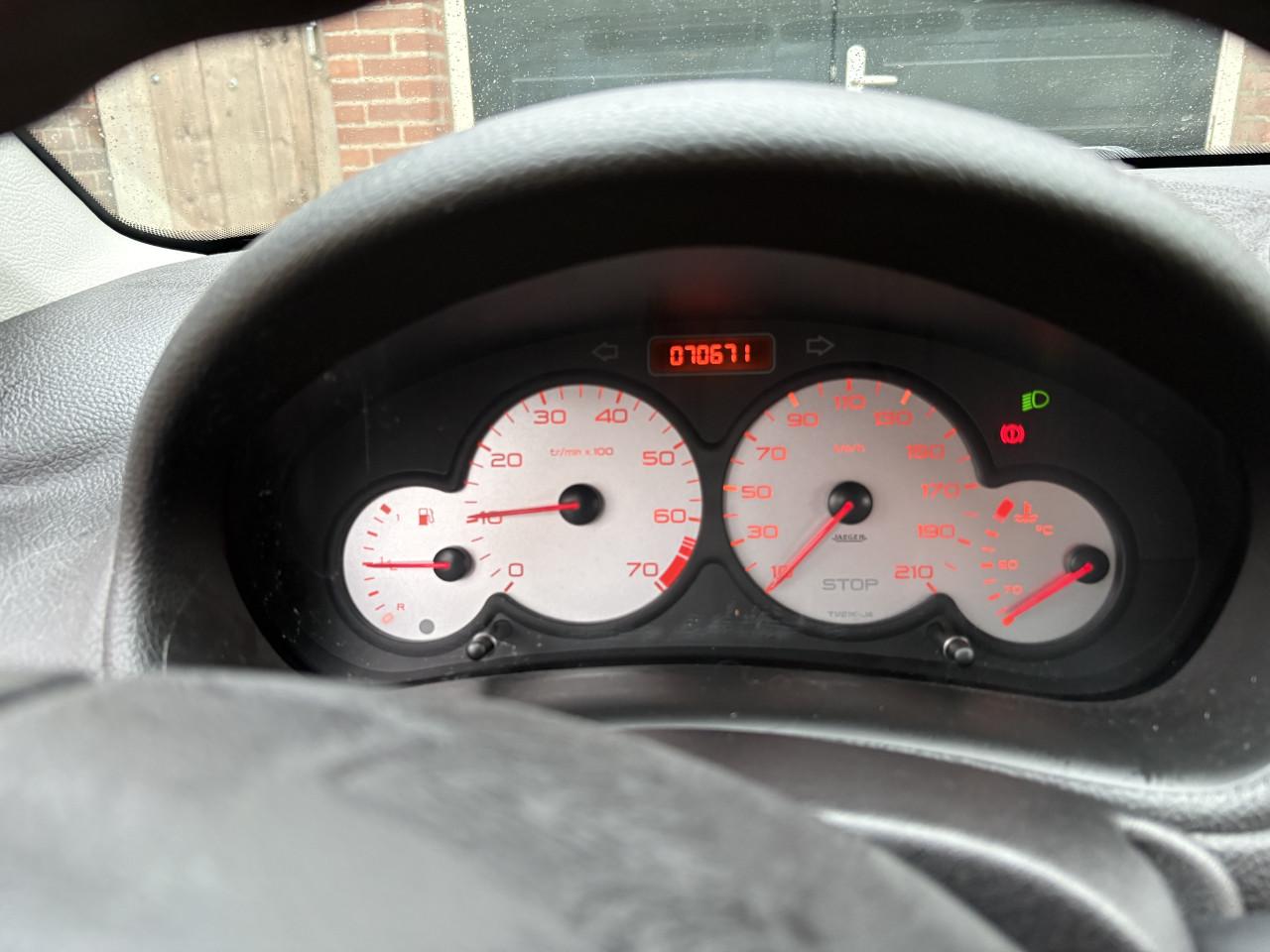 Te koop: Peugeot 206, 5 deurs , slechts 70.671 km gereden