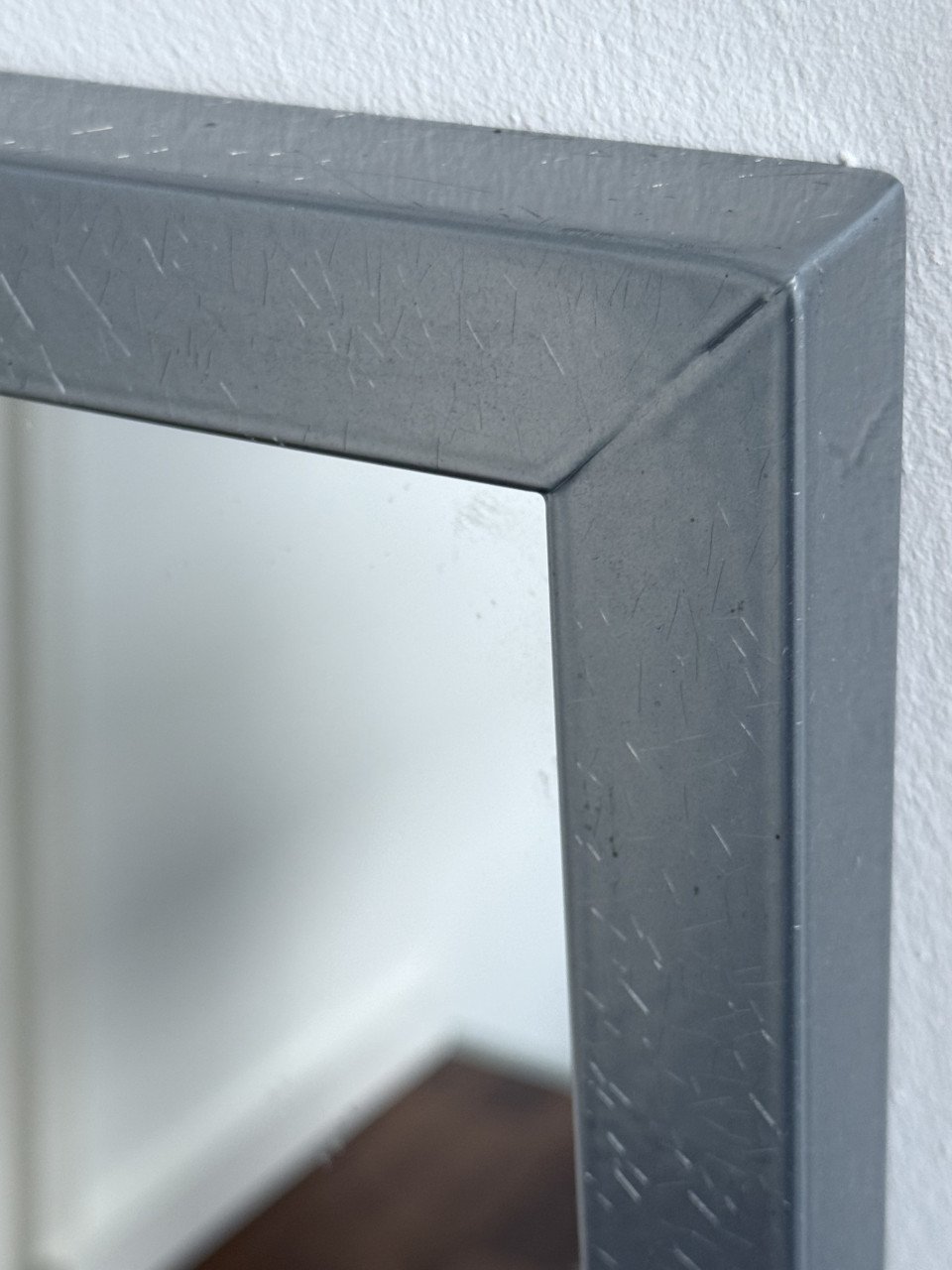 Spiegel met metalen lijst