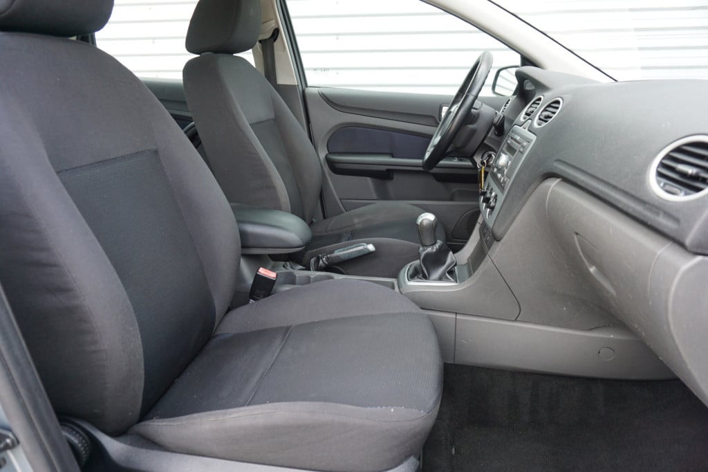 Ford Focus 1.6-16v first edition airco / elektr. ramen / lm velgen / trekha