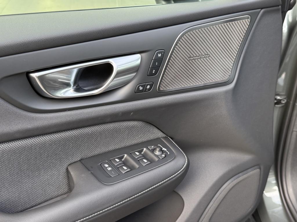 Volvo V60 t6 398pk recharge ultra dark| pano| 360camera| adap.cruise| awd