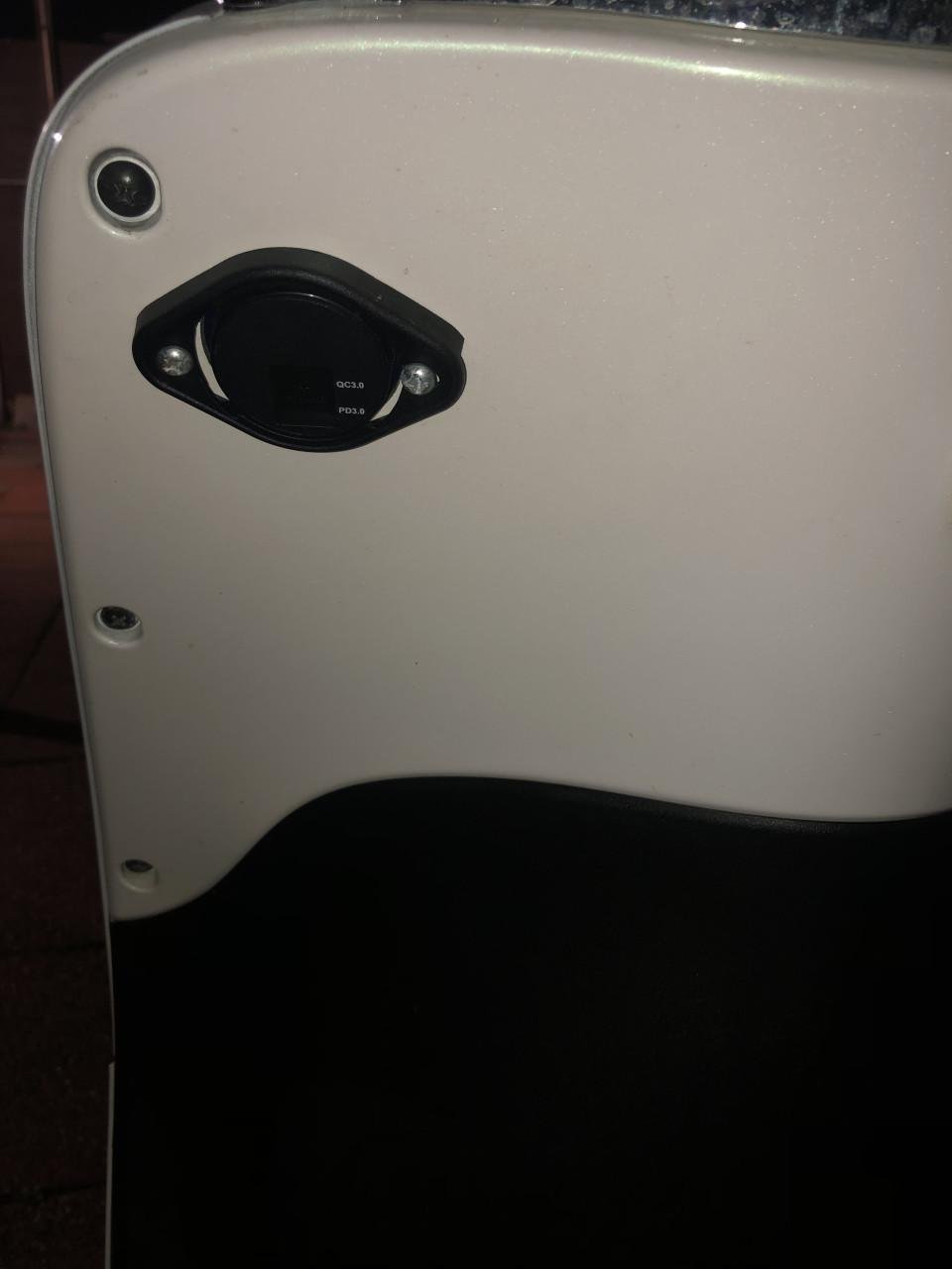 Sym allo wit (blauw kenteken snor)