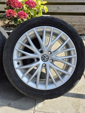 VAG banden met velgenl. 5x112 17 inch