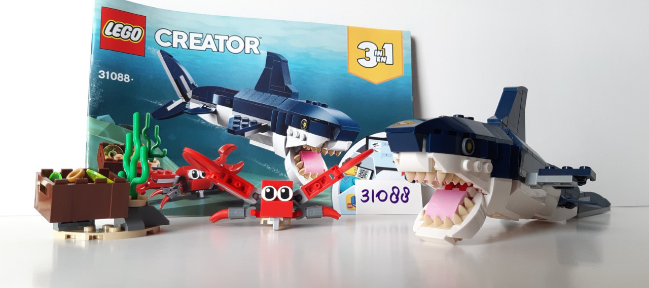 LEGO Creator 31088 Diepzeewezens: haai-- zeeduivel of inktvis