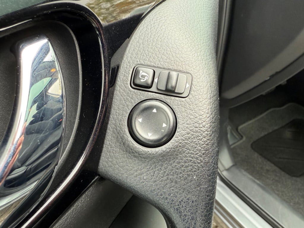 Nissan Qashqai 1.2 connect edition