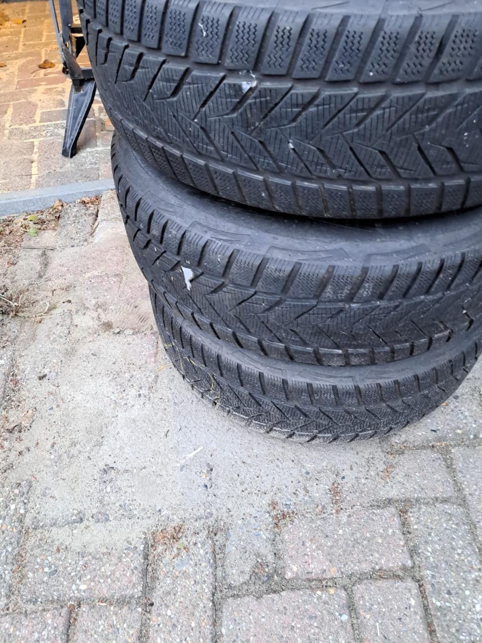 Set nette aluminium wielen met nieuwe winterbanden