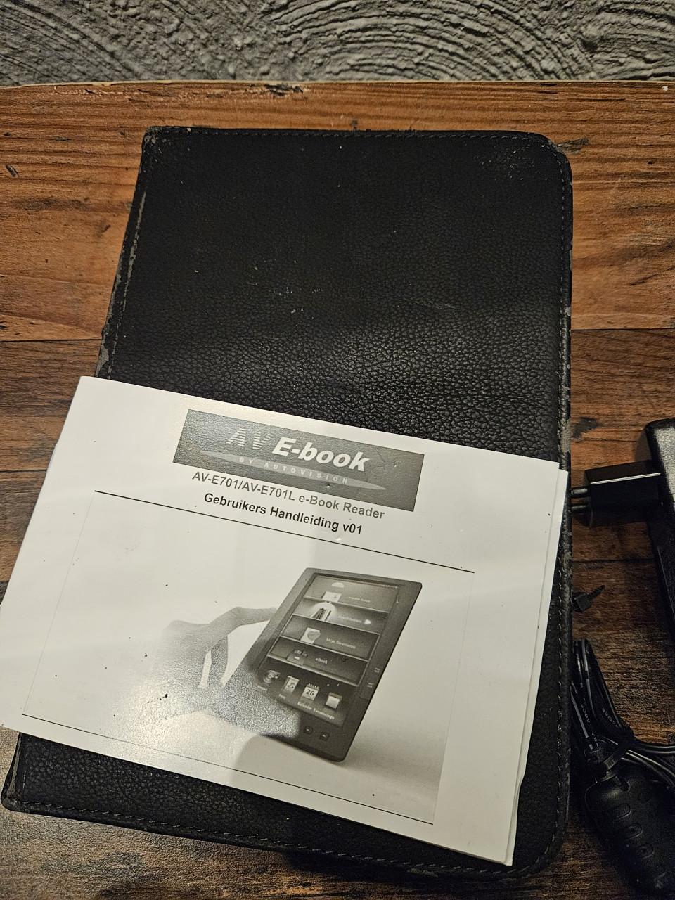 AV Autovision AV-701 e-Reader met oplader en hoes