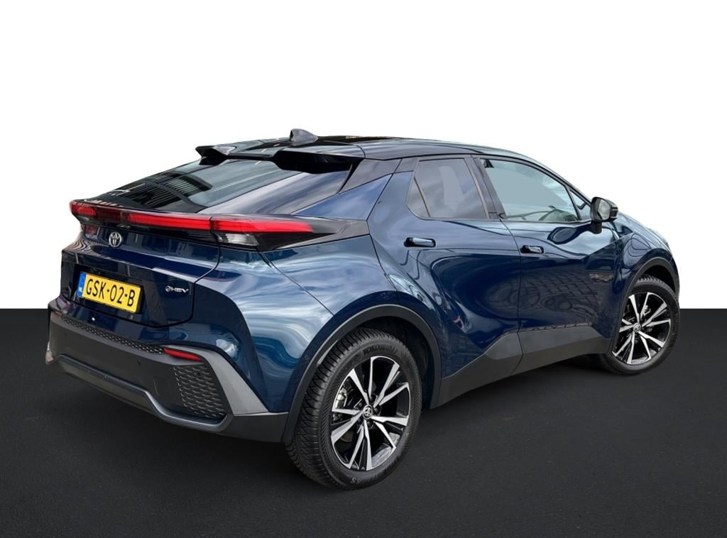 Toyota C-hr 1.8 hybr 140 first