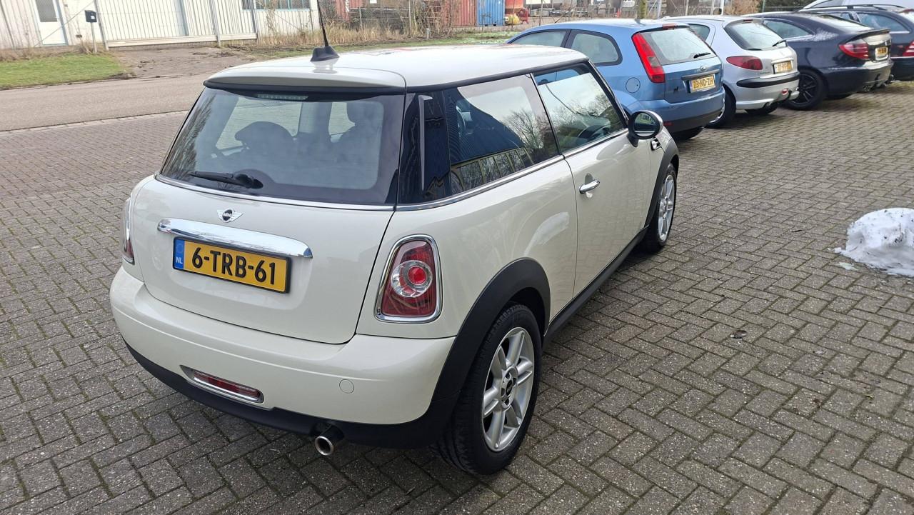 Mini One Chili 3drs bj:2014 airco-navigatie 131.000km nwst apk 2027 !!