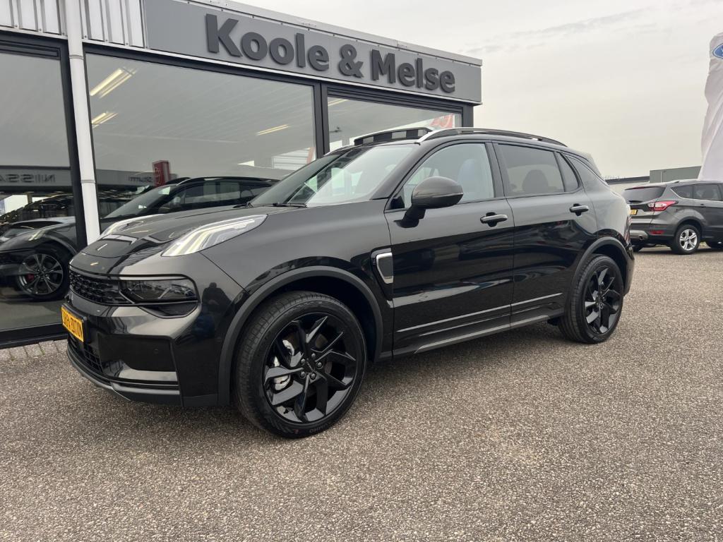 Lynk & Co 01 1.5 261pk plug in hybrid , black edition , pano dak,stuurverwa