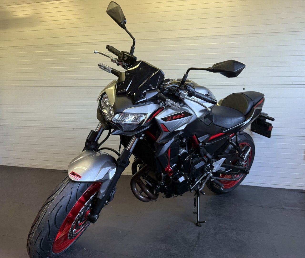 Zeer nette en jonge Kawasaki Z650 incl. beurt en garantie!