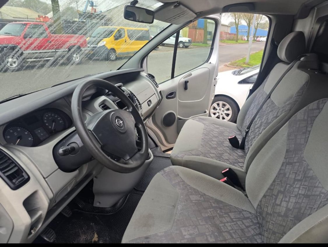 Opel  VIVARO 1.9DI 2.7T L1H1 2006 181000 KM