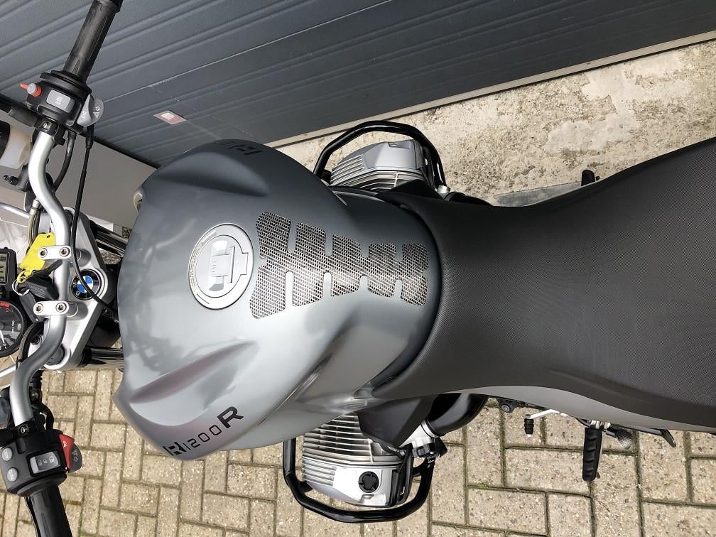Mooie BMW R1200R uit 2007 met ABS, kofferset, valbeugel etc, rijklaar €4250