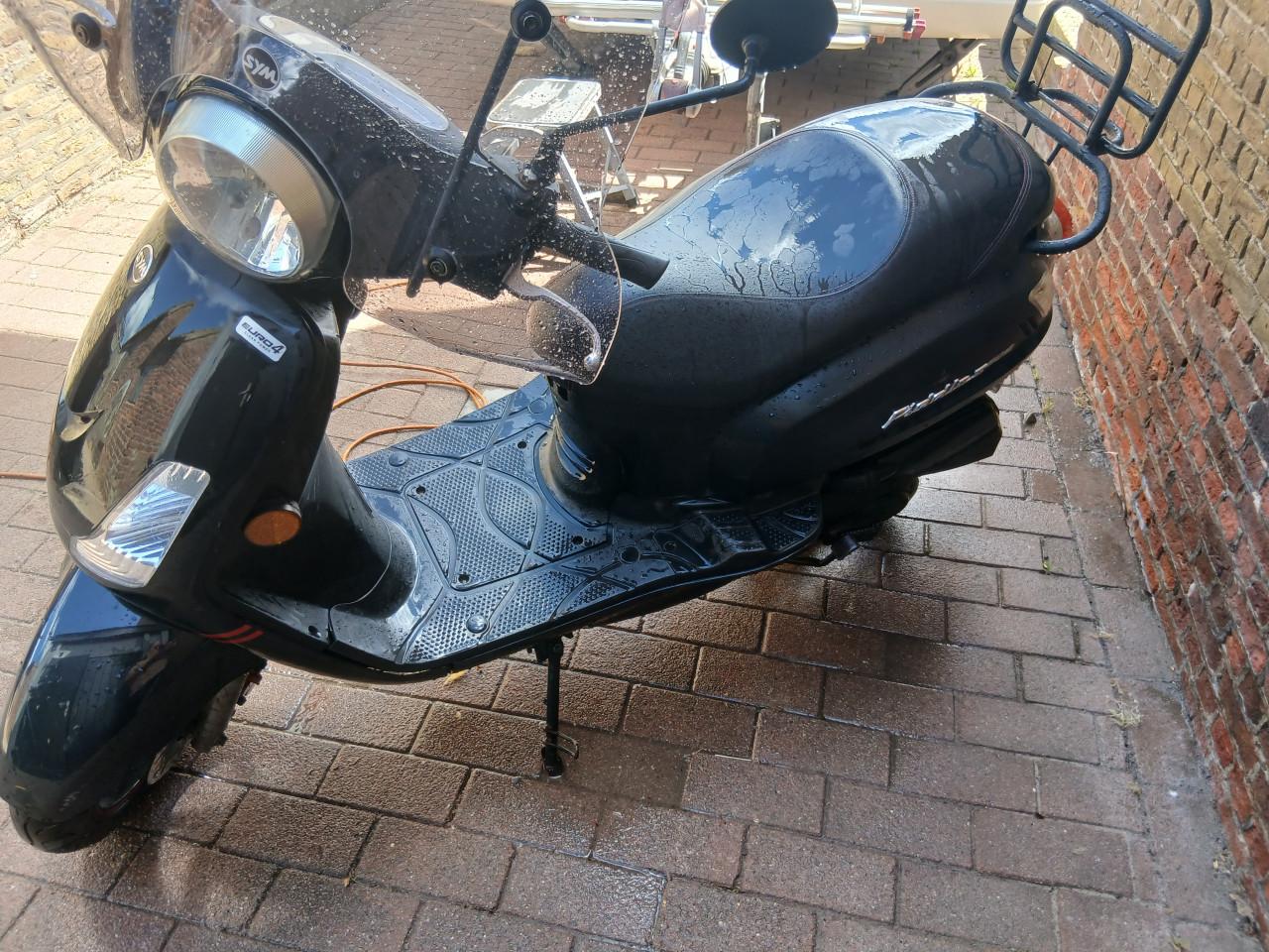 Te koop snorscooter sym
