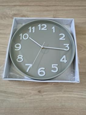 Te koop: grijs groene klok