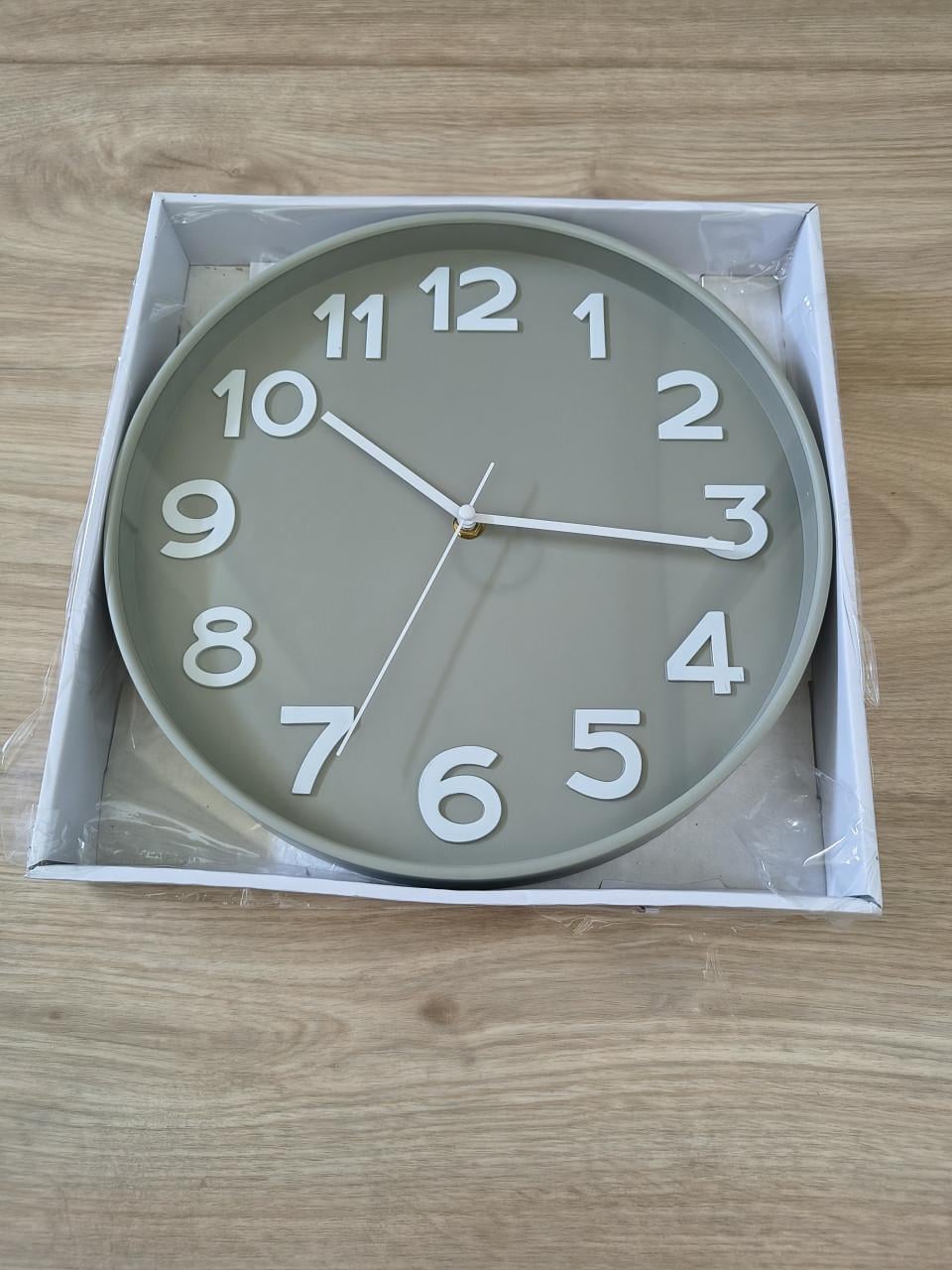 Te koop: grijs groene klok