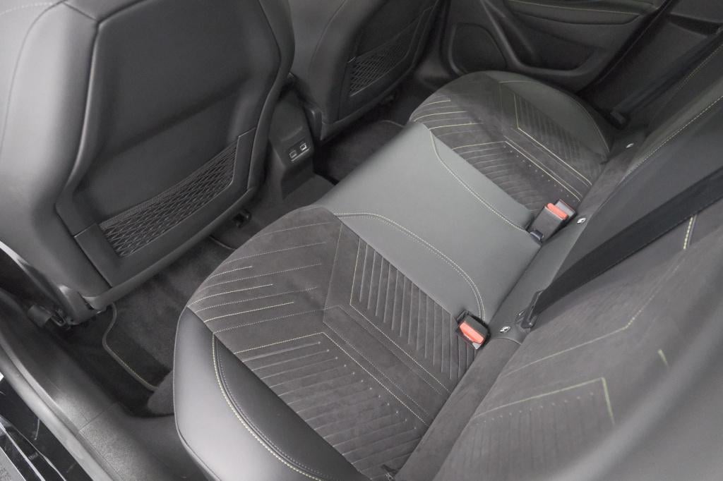 Peugeot 208 1.2 hybrid 145 e-dcs6 gt | alcantara pakket | camera | apple ca