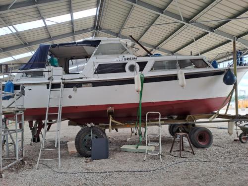 Te koop polyester Jacht 9.5 M