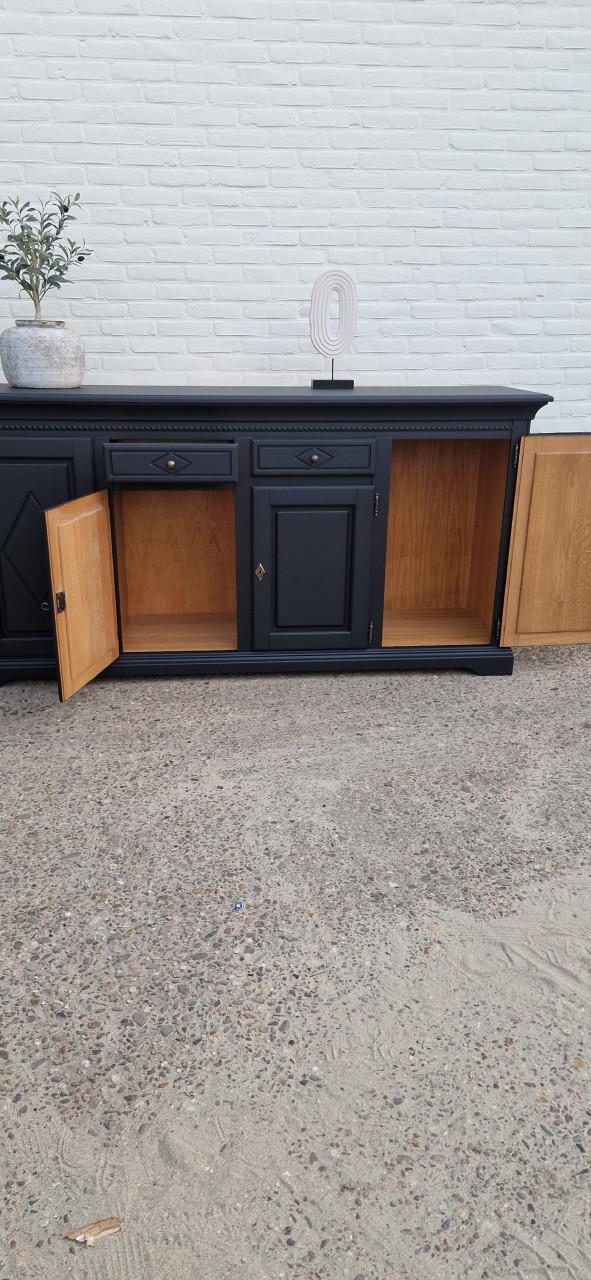 Groot dressoir massief eiken in mooie mat zwarte kleur