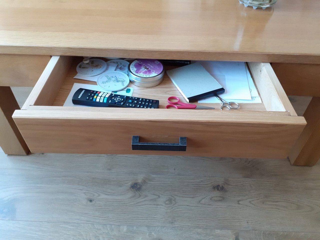 Als NIEUW: salontafel KELSEY massief EIKEN hout met lade