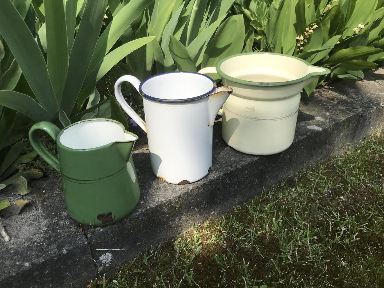 Emaille melk- / maatkannetjes (3 stuks)