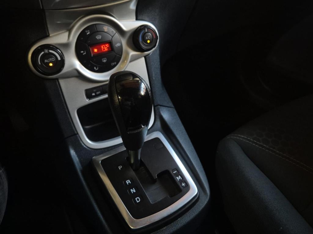 Ford Fiesta 1.4 titanium / automaat / nieuwe distriebutieriem