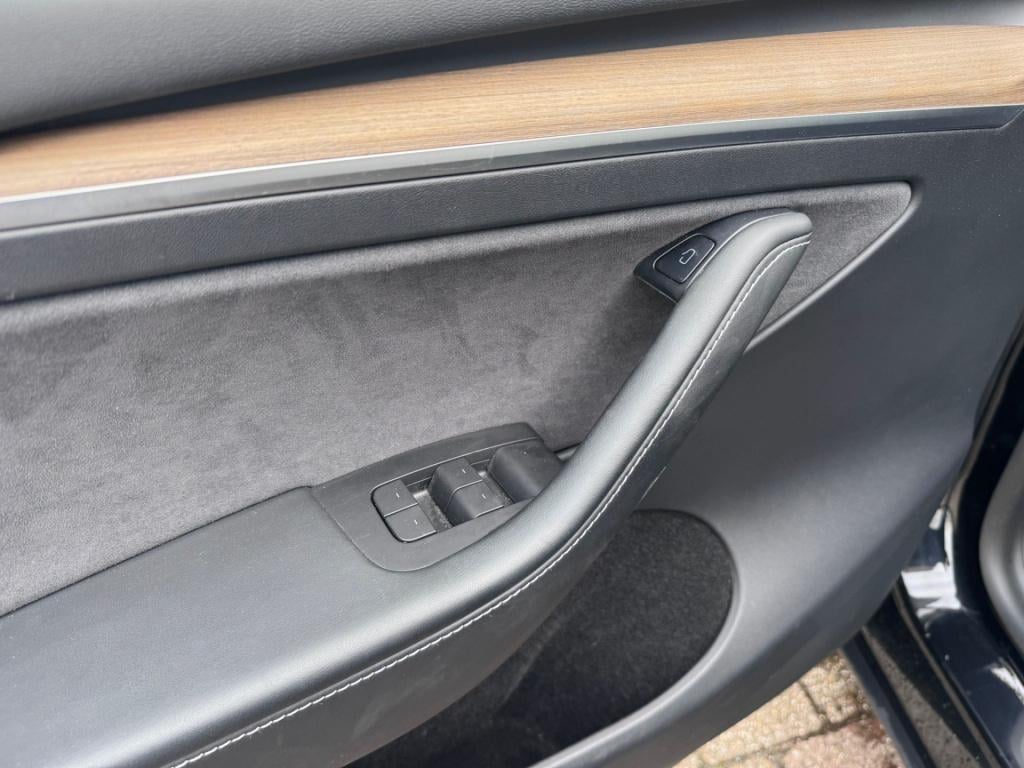 Tesla Model Y long range awd 75 kwh