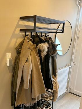 Zwarte metalen wand kapstok