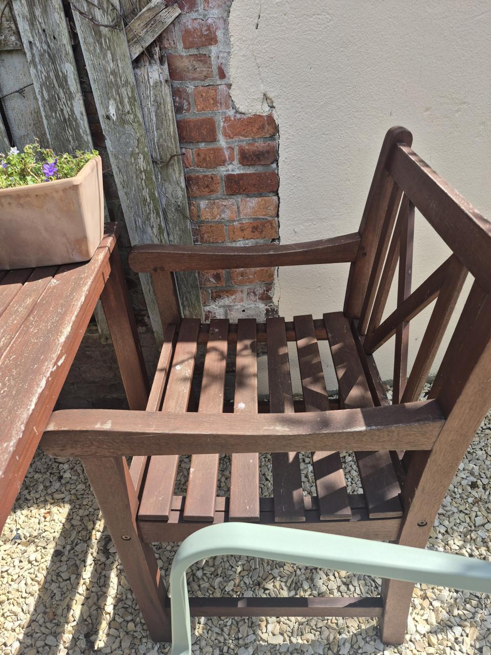 Tuintafel en stoelen