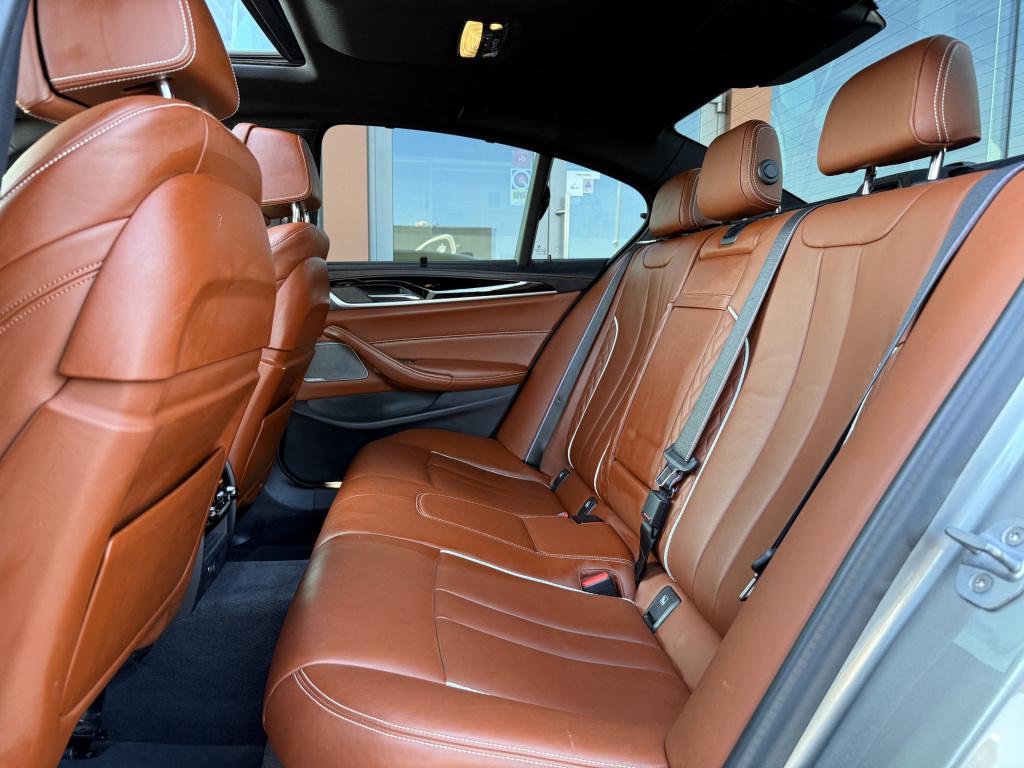 BMW 5 Serie 540i xdrive high executive m-sport | acc | leder | harman / kar