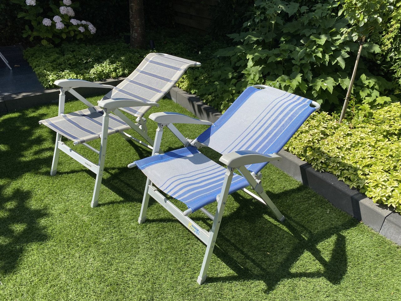 2 verstelbare kampeerstoelen