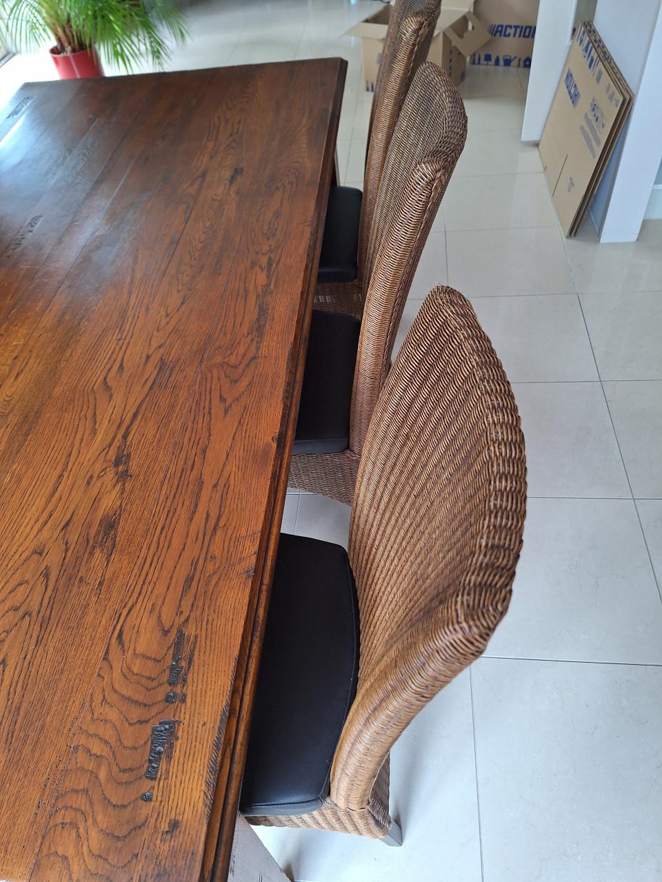 Schitterende eetkamertafel inclusief 6 stoelen