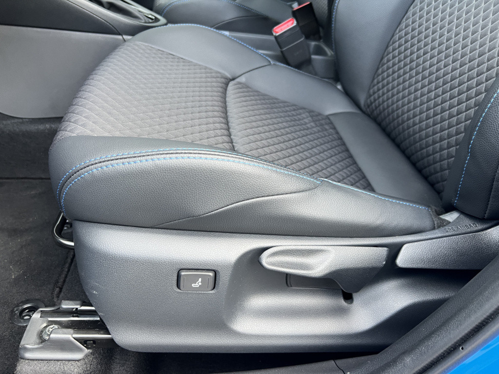 Toyota Yaris 1.5 hybrid 130 launch edition jbl audio | headup display | sto