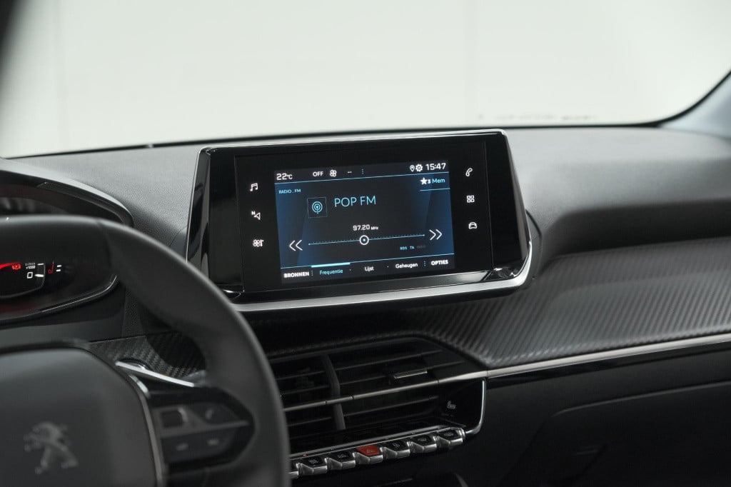 Peugeot 208 puretech 100 allure pack | camera | apple carplay | stoelverwar