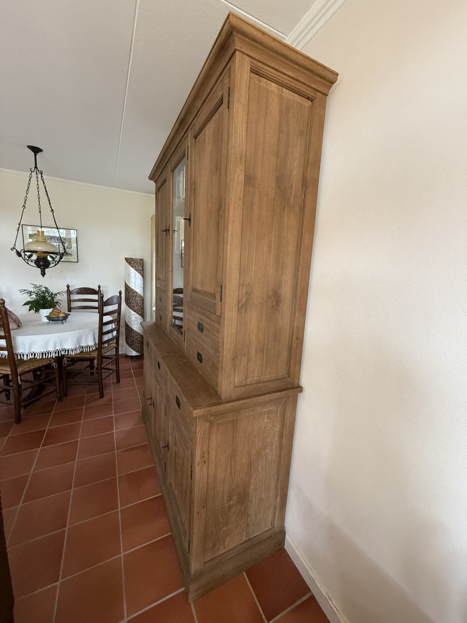 Te koop aangeboden: Teak houten vitrinekast