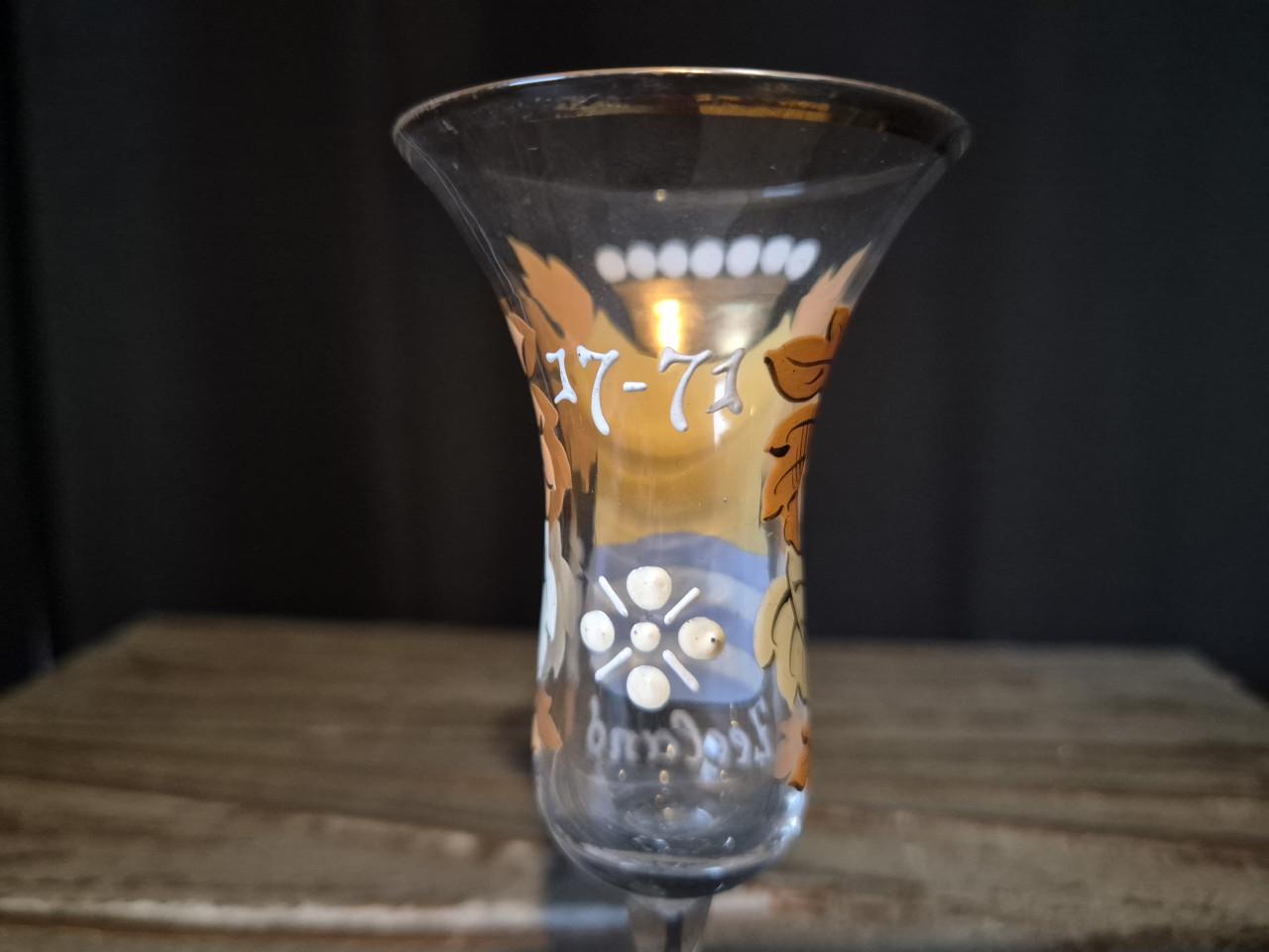 18e eeuws geëmailleerd borrel/likeurglas "Zeeland 1771"