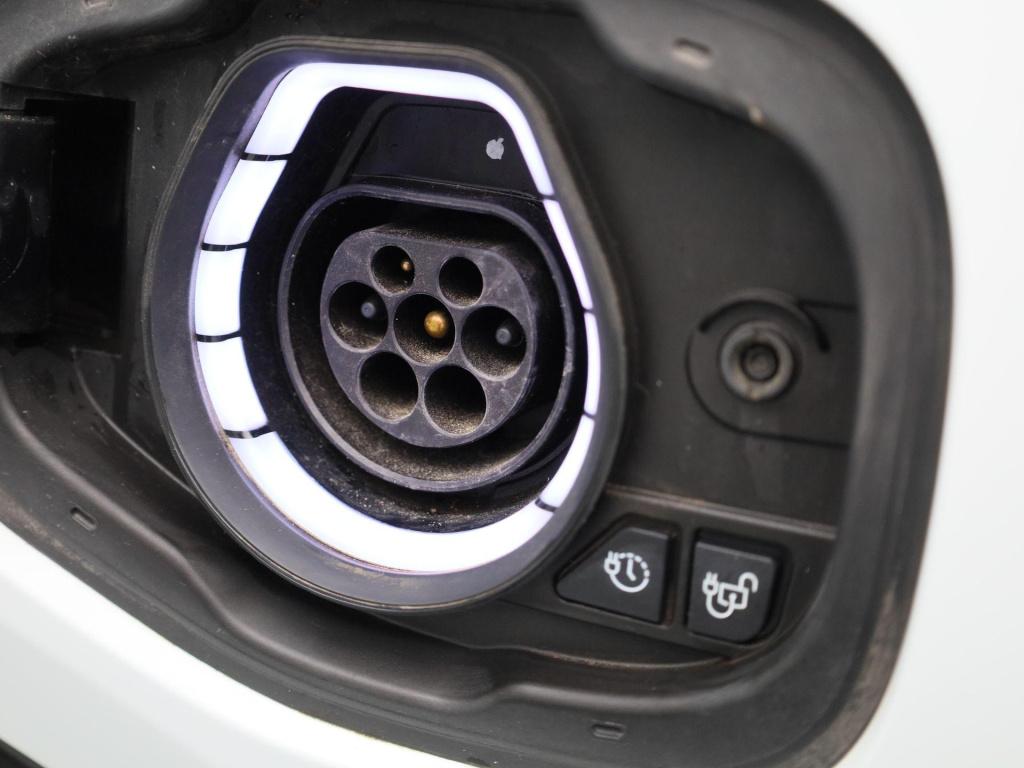 Ford Kuga 2.5 phev titanium | automaat | navigatie | trekhaak | navigatie |