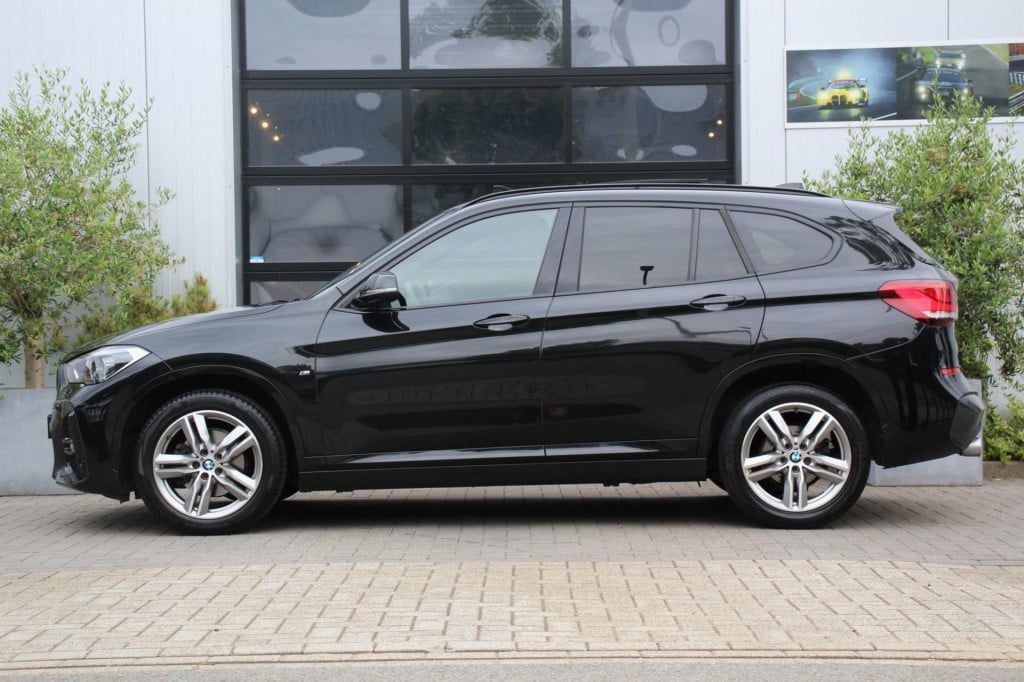 BMW X1 sdrive18i m sport - pano - leder - led - headup - navi plus - full o