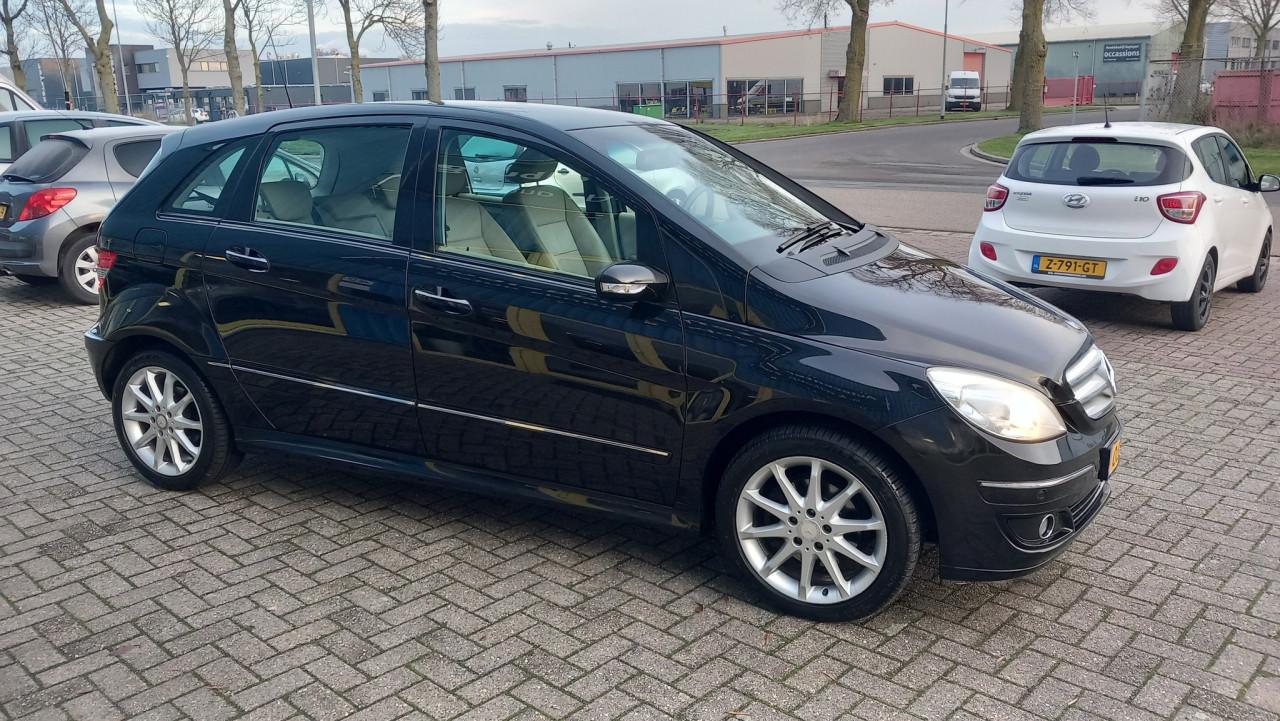 Mercedes B-Klasse 200 Turbo Automaat !! 5drs bj: 2007 airco-leer-navigatie