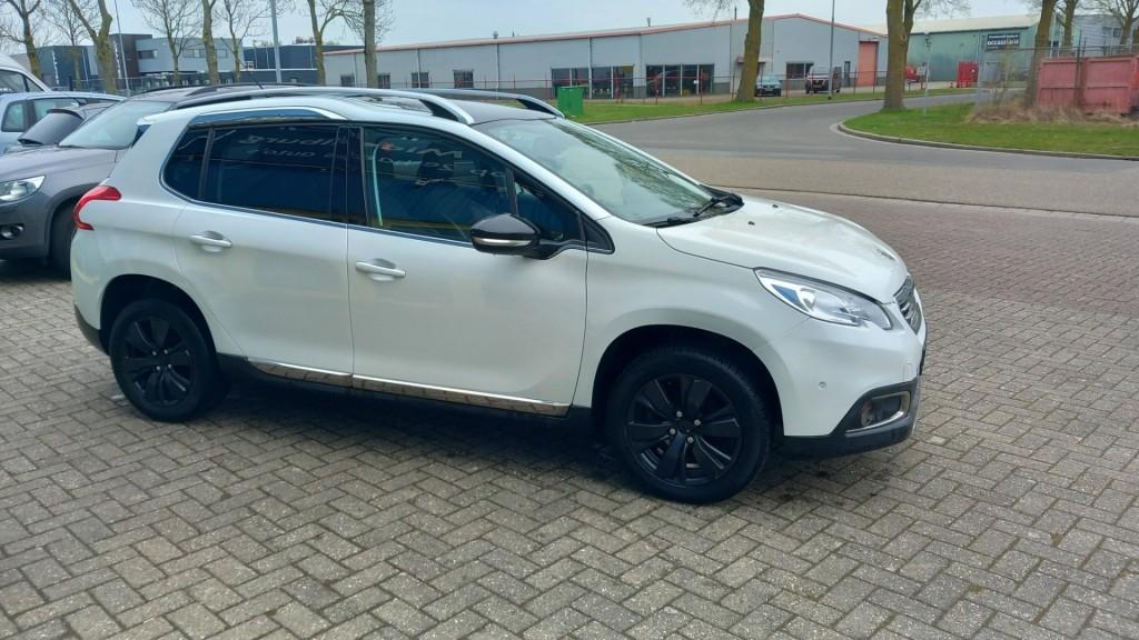 Peugeot 2008 1.2 vti allure pack premium plus