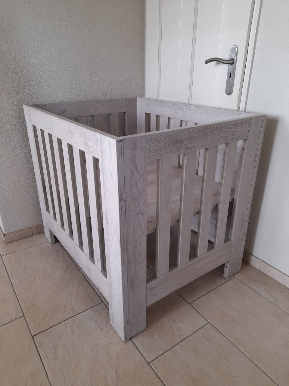 TWF Box ( in goede staat ) eventueel met boxkleed! in hoogte verstelbaar!